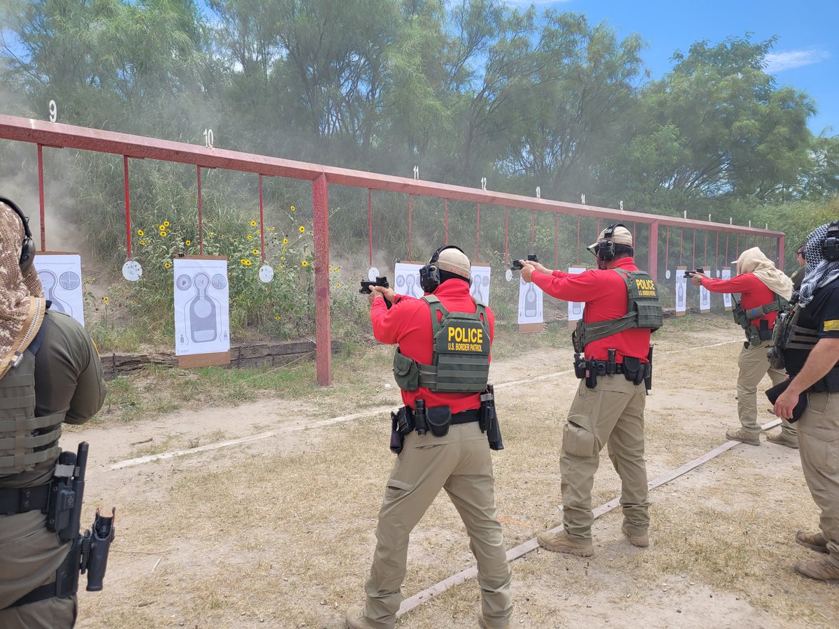 CBPLESCXD's tweet image. LESC's National Firearms and Tactics Branch recently finished instructing Miniature Red Dot Sight (MRDS) Instructor Course to @CBP officers and agents in #USBP's RGV Sector. These agents and officers are now certified to train others on the use of the MRDS. @USBPChiefRGV