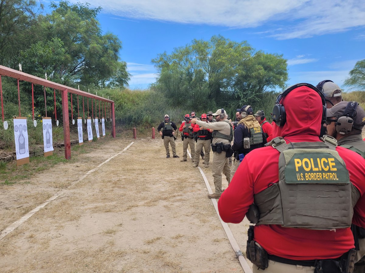 CBPLESCXD's tweet image. LESC's National Firearms and Tactics Branch recently finished instructing Miniature Red Dot Sight (MRDS) Instructor Course to @CBP officers and agents in #USBP's RGV Sector. These agents and officers are now certified to train others on the use of the MRDS. @USBPChiefRGV