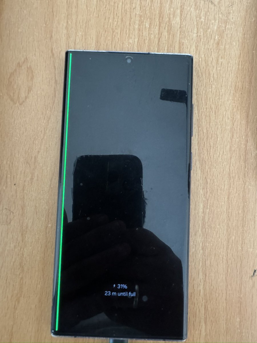 itssunny50's tweet photo. @SamsungIndia is a piece of shit such chor companies doing buisness in India inspite of back to back frauds in phones #GreenLine #samsungs22ultra https://t.co/oMXkMQoJnC