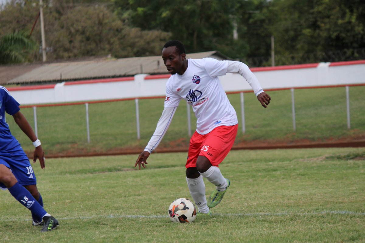 BikitaMinerals_'s tweet photo. Razor sharp on the pitch! Mareza slices through defenders with ease #BikitaMinerals #FootballSkills #RazorSharp #ChekaMarezaCheka #SimbaMatch
@CastleLagerPSL @Simbabhora @DynamosFC1963 @FCPSupporters @capsunitedfczw @ZIMSPORTSCONNE1 @HighlanderBosso @Gem_boys_fc https://t.co/58RxlEVito