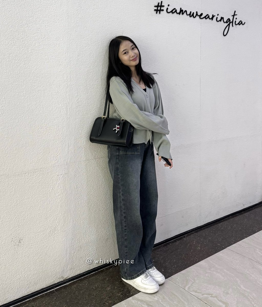 petite girl : "yg penting ngga potong celana"

siapa yg relate?🙋🏻‍♀️ aku mau rekomendasiin celanaku yg gaperlu potong buat cewe 150cm/lebih &amp; bikin kakinya keliatan jenjang

👇🏻lengkap jeans &amp; celana bahan