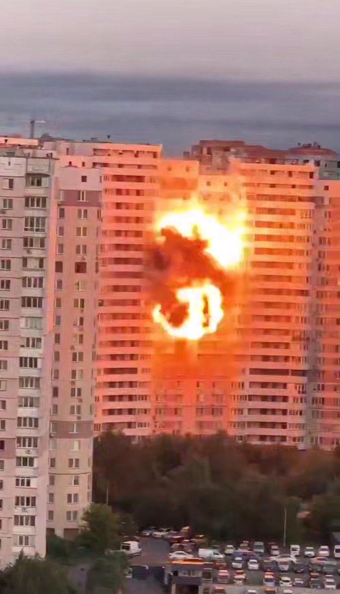 Last night was so difficult.
During the night and in the morning, we message family, friends. We ask them: How are you? They reply: we're alive.

We go to work. Kyiv stands tall. Tomorrow is a day of mourning for all the victims of last night.

My country, Army, city (and me)