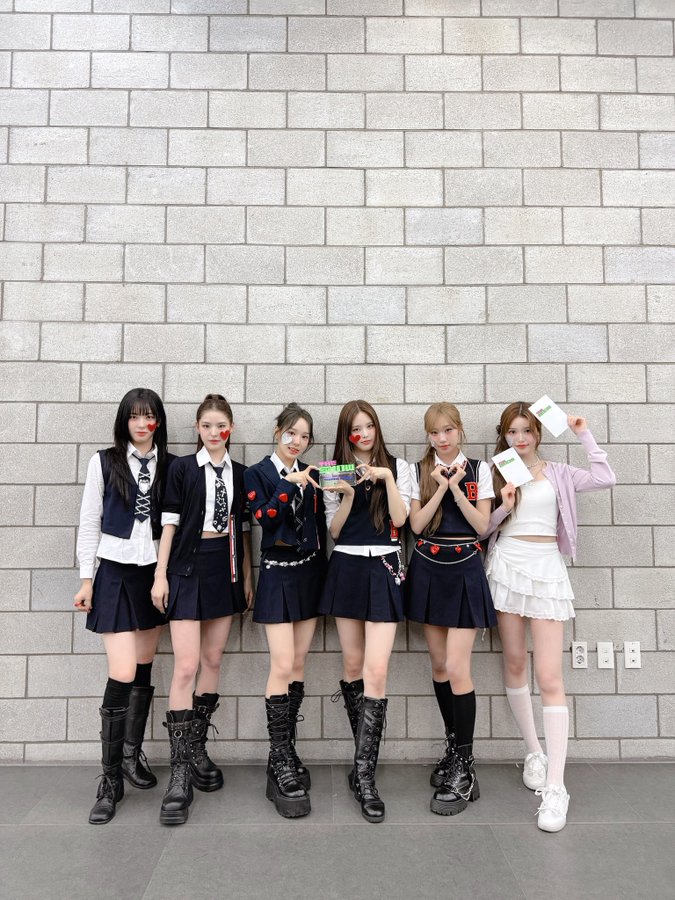 Gto8WbVa0AAPsZ2?format=jpg&name=900x900