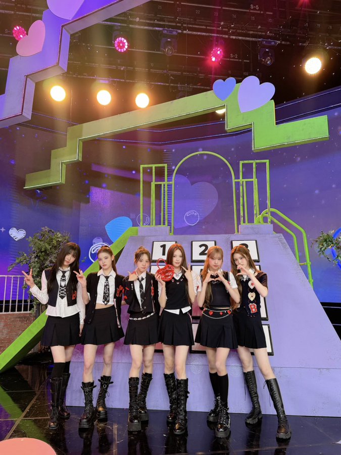 Gto8WbbbsAACED7?format=jpg&name=900x900