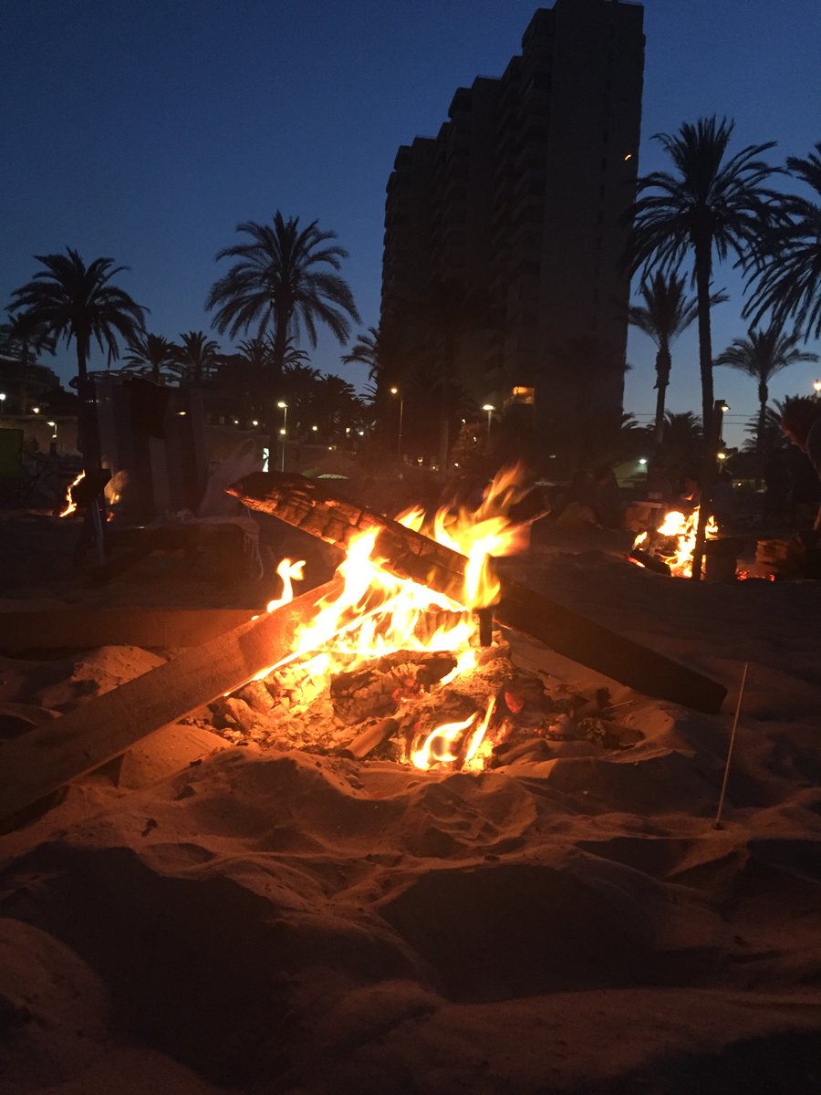 El Campello Turismo (@campelloturismo) on Twitter photo ¡Esta noche es la #NochedeSanJuan ! En #ElCampello se celebra quemando en una #hoguera cualquier mal recuerdo que queramos olvidar.
Para que podamos mantener la tradición, <a href="/ElCampelloAyto/">ElCampelloAyto</a> ha delimitado 12 áreas en Carrer la Mar y Muchavista:
elcampelloturismo.com/events/508/noc… ¡Esta noche es la #NochedeSanJuan ! En #ElCampello se celebra quemando en una #hoguera cualquier mal recuerdo que queramos olvidar.
Para que podamos mantener la tradición, <a href="/ElCampelloAyto/">ElCampelloAyto</a> ha delimitado 12 áreas en Carrer la Mar y Muchavista:
elcampelloturismo.com/events/508/noc…