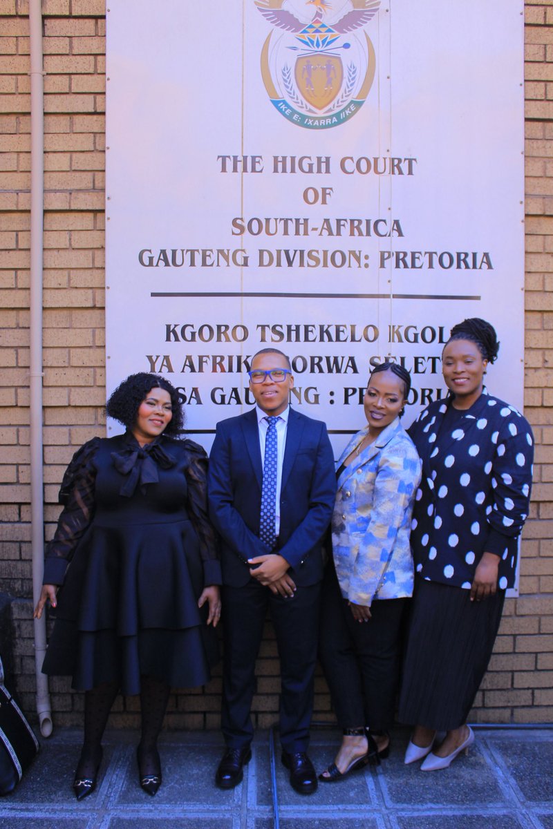 Kanyiso_kay's tweet image. An admitted Attorney of the High Court!