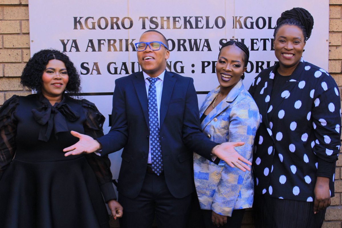 Kanyiso_kay's tweet image. An admitted Attorney of the High Court!