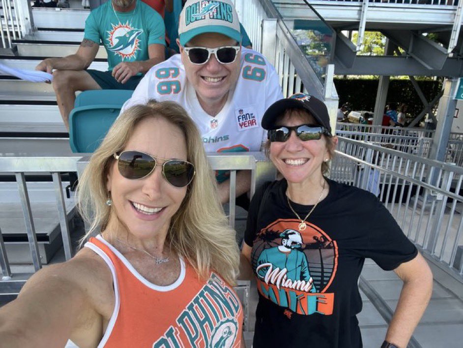 BIG E <a href="/ian693/">Big E</a> is ALWAYS doing so much for others and now it’s our turn to help him!!

Please help spread the word and click the link below to answer a few questions to see if you’re eligible to donate! 

You can be the one to save his life🫶🏽

LET’S DO THIS!! #liverdonor #PhinsUp