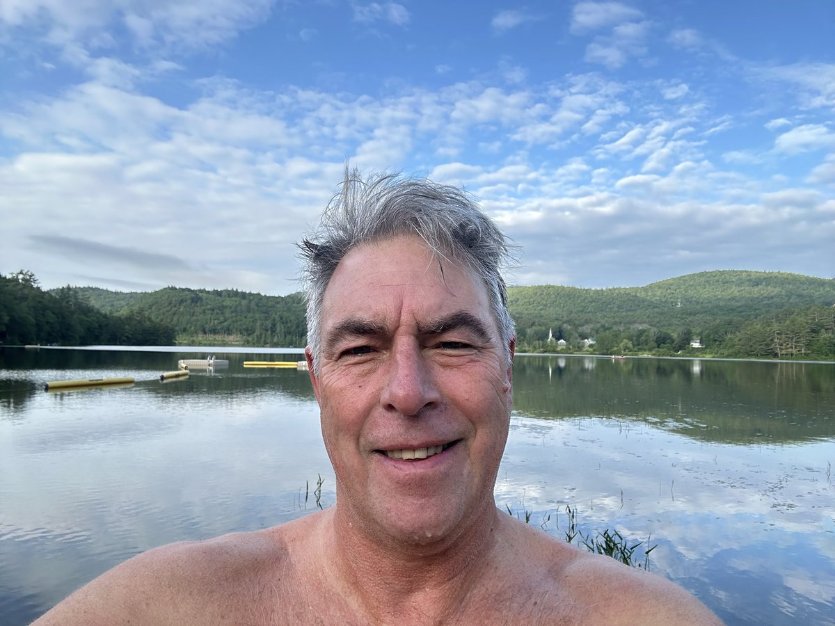 humanutopia2021's tweet image. Great morning swim to win the day 💙