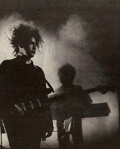 The Cure - The Figurehead  (live)
youtube.com/watch?v=eaFVhE…