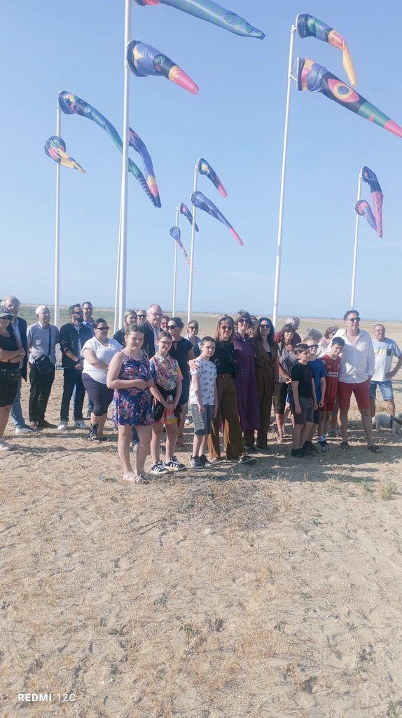 Grâce à la Cud et au Siac des œuvres sont implantées sur site défini au cœur des villes 
À Grand Fort Philippe l'espace retenu étant la plage et l'œuvre s'intitulant Vive le Vent
Bravo aux artistes et aux élèves de l'école Manier 
#artsdanslaville