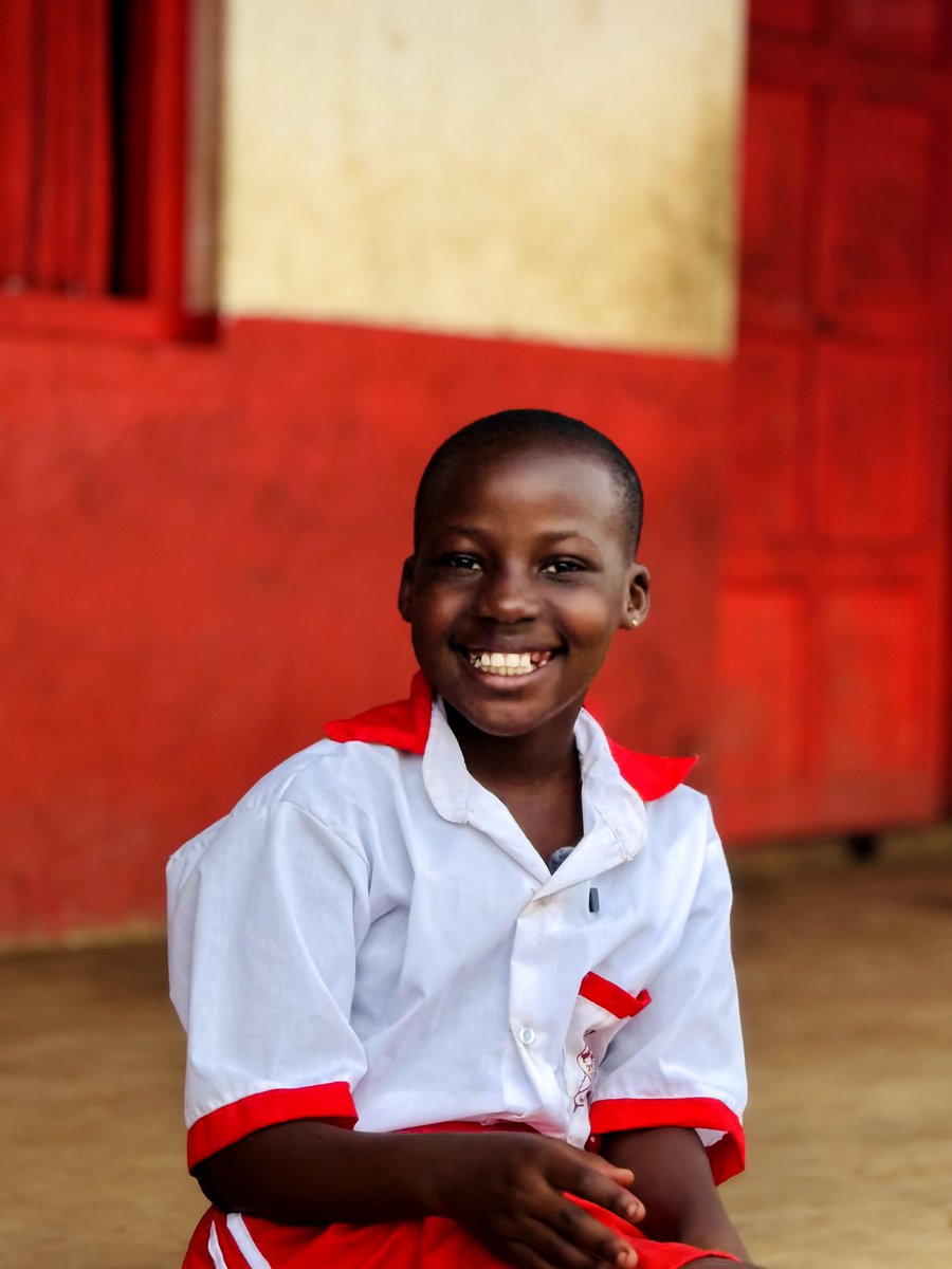 Education can open many doors for girls. It's important to educate girls.
#DaughterOfAfrica
#EducateGirls
#EmpowerGirls