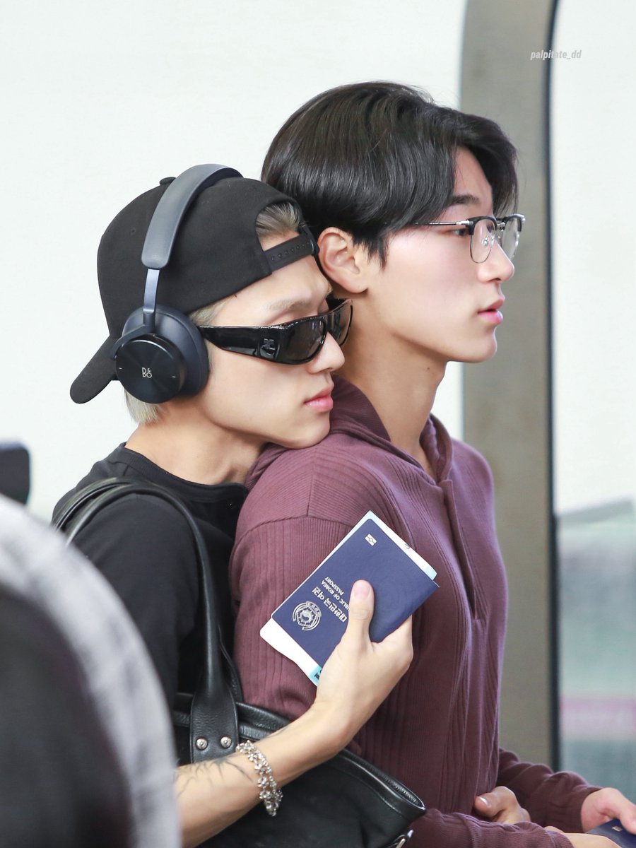 palpitate_dd's tweet photo. 250617 GMP 출국

#에이티즈 #ATEEZ 
#최산 #CHOISAN #우영 #WOOYOUNG https://t.co/2wzoI6xhpL