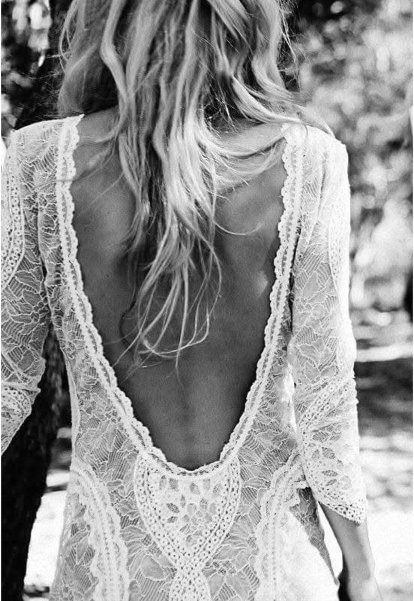 Elle se sentait prête à aimer
Oubliés les regrets
Toute sa sensualité libérée
Elle savait être si féminine
Plus forte que jamais
Elle espérait des corps-à-corps
Des promesses d'encore
Enfin aller au bout de ses désirs
Flo💞
carnet-spirales.fr/madame/