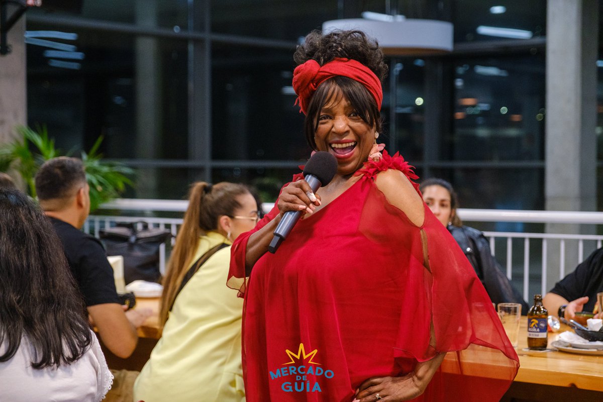 mercadodeguia's tweet photo. 🎤✨ ¡El sabor caribeño se apoderó del Gastromercado de Guía! 🇨🇺🌴

Este sábado vivimos una noche mágica con la actuación de Irene La Cubana, que nos regaló su arte, ritmo y alegría en un espectáculo lleno de color y energía 💃🎷🌟

#IreneLaCubana #MercadoDeGuía #SantaMaríaDeGuía https://t.co/i047p1X1xn