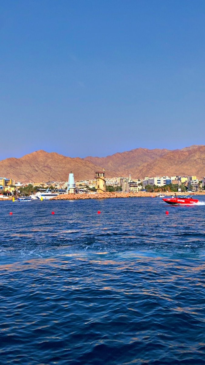 #كلمتين_وبس:

الزام نفسك بمستوى أداء مرتفع دائماً يجعلك تتوقف وتحبط فلا تلزم نفسك بما لا يلزم (توازن وأداء)…