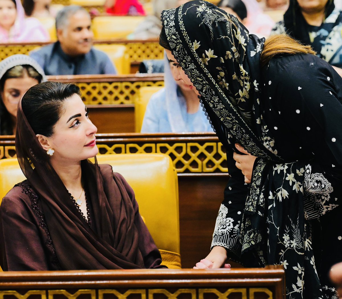 Asma Abbasi (MPA) (@asmanaz368) on Twitter photo میر اہر دن خوبصورت بنادیتا ہے تمھار اساتھ
چند لمحوں کی باتیں اور کچھ پل کا مسکرانا
❤️🥰🫶🏻
<a href="/MaryamNSharif/">Maryam Nawaz Sharif</a> میر اہر دن خوبصورت بنادیتا ہے تمھار اساتھ
چند لمحوں کی باتیں اور کچھ پل کا مسکرانا
❤️🥰🫶🏻
<a href="/MaryamNSharif/">Maryam Nawaz Sharif</a>