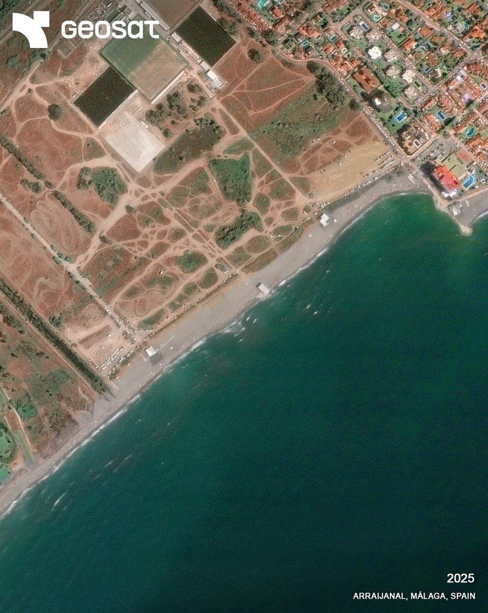 geosat_sat's tweet image. 🌊 Coastal retreat in Arraijanal (Málaga) has reached up to 45 m, per Spain’s Ministry for Ecological Transition.
Sand loss since 2018 is linked to storms, urban growth, and sediment disruption.
Our VHR imagery can help track coastal change over time to guide informed action