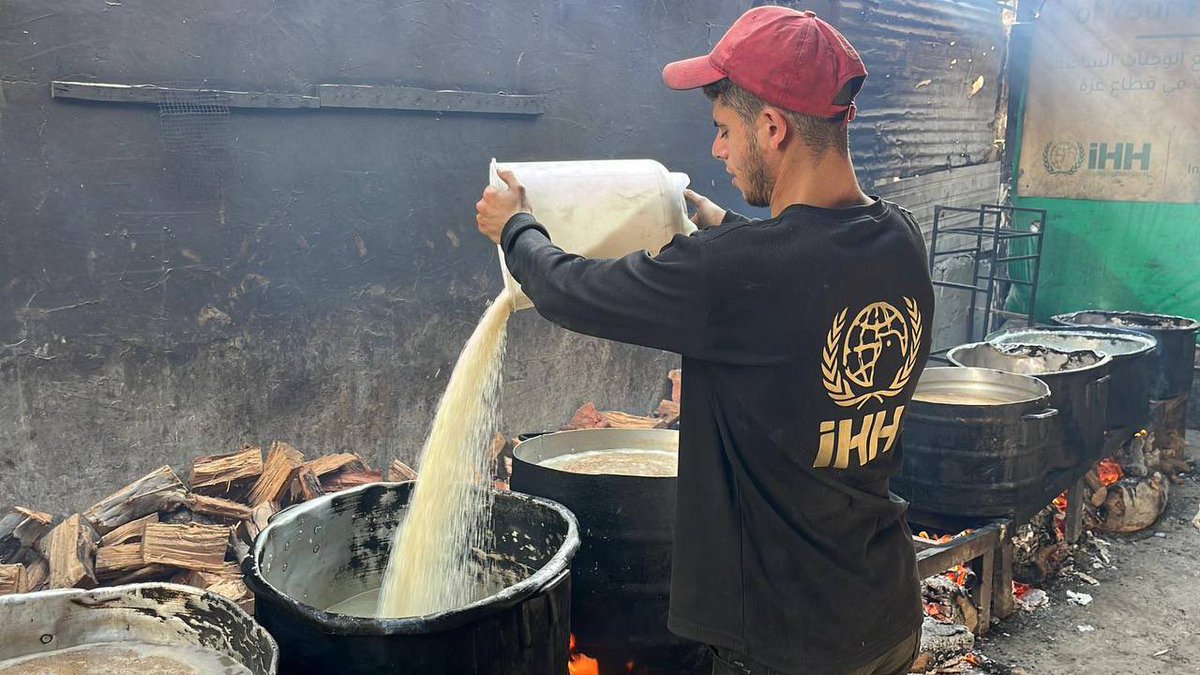 🇵🇸بفضل الله وتبرعاتكم، نواصل بتقديم الطعام الساخن على 40.000 الف شخص يوميا في غزة. 

🌐يمكنكم أيضاً التبرع عبر إنترنت:
ihh.org.tr/ar/donate/pale…

📨يمكنكم التبرع بقيمة ”180“ ليرة 
عن طريق إرسال كلمة ”FİLİSİTN“ إلى الرقم "4072".