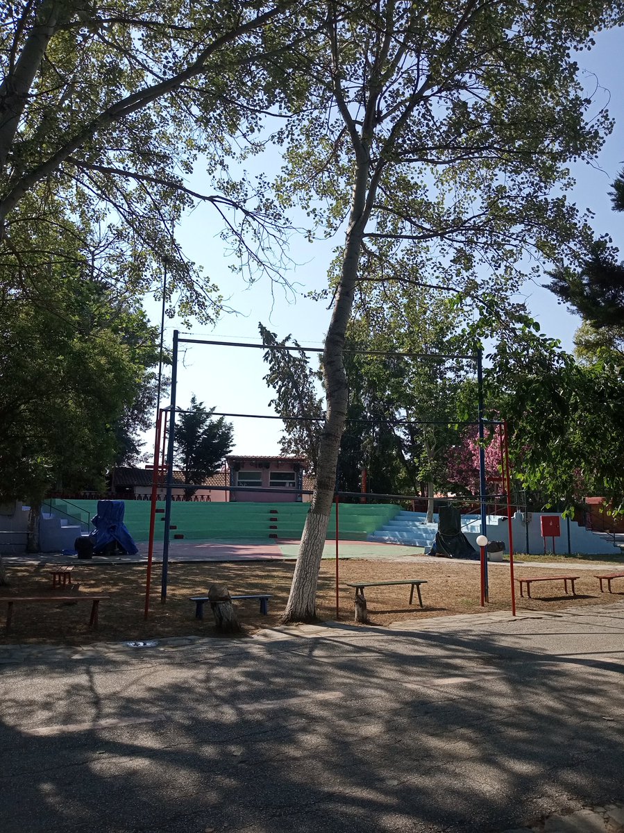 Μια κατασκήνωση, την πήγαινα αυτή τη στιγμή. Έχω πληρωμένο και τον ΕΦΚΑ.