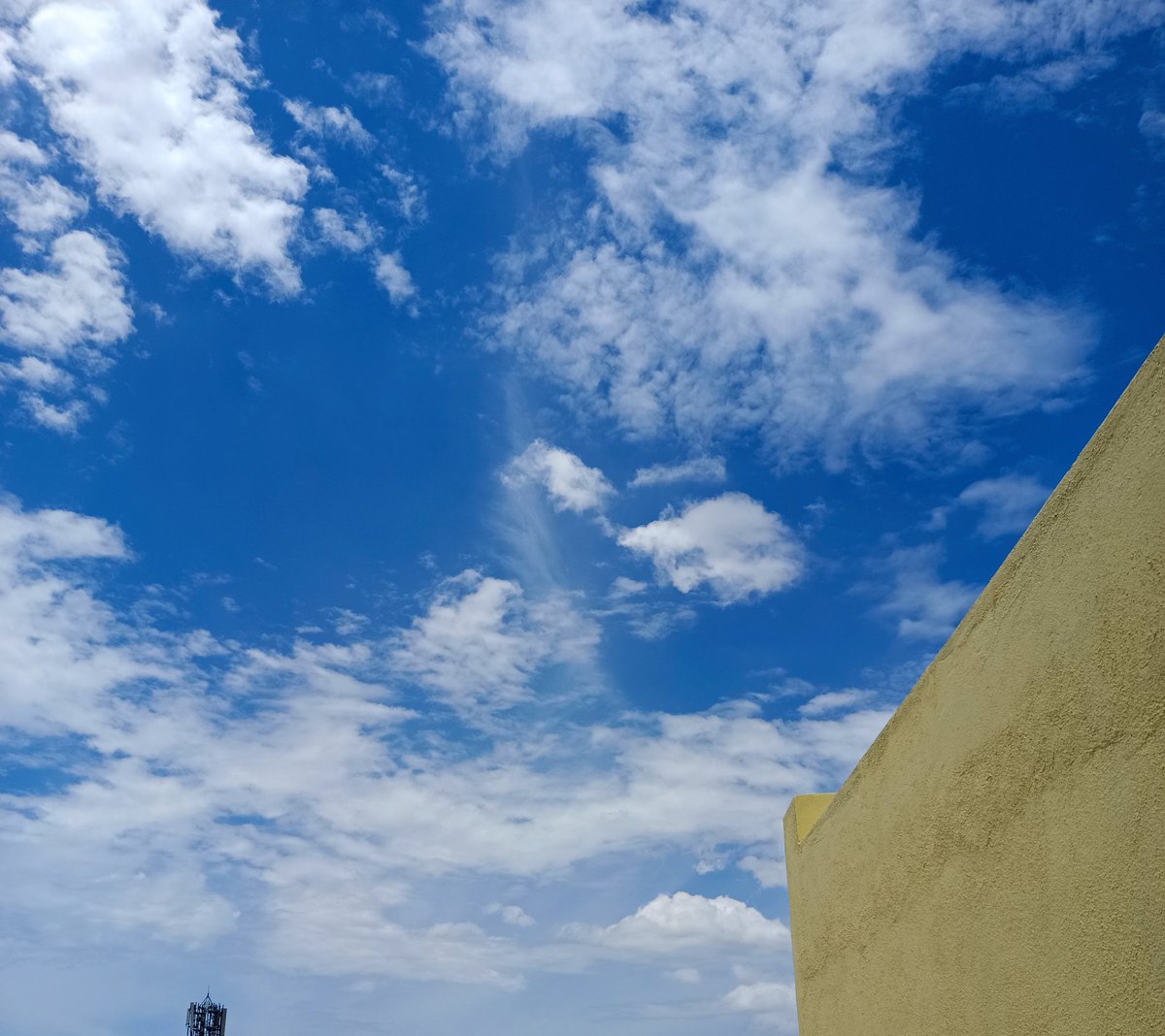 prarthi11's tweet photo. Nangalu cloud pic edupom ๐ซฃ๐โโ๏ธ๐โโ๏ธ๐โโ๏ธ
#cloudpic https://t.co/58ukLp2ptV