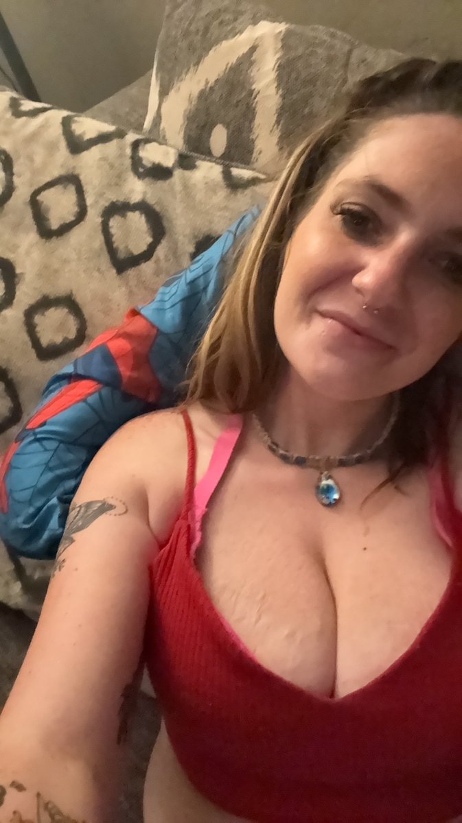Sexyserver32's tweet photo. We are doing live content tonight to anyone who’s interested follow me and get my DMS girl and girl 10 minute shower video. It’s amazing. Trust me you won’t wanna miss this fire. https://t.co/G7VU0ofYoZ