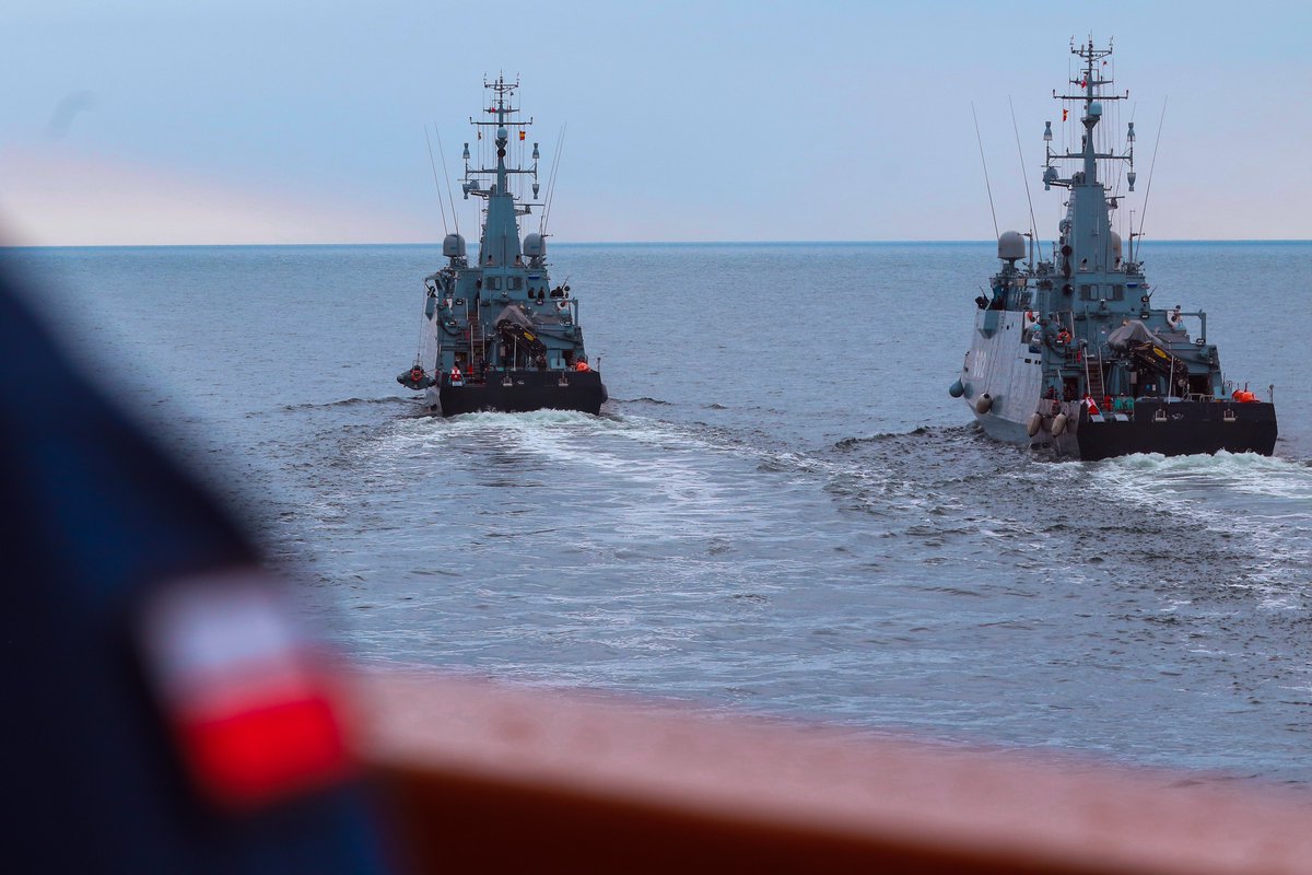 MarWojRP's tweet photo. Trzon sił przeciwminowych 💣 @MarWojRP  wspólnie trenuje różne scenariusze – bo choć procedury są stałe, sytuacje bywają nieprzewidywalne 🌊🌊 https://t.co/MJQUwBEniq