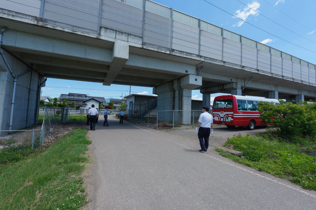 ueda_bus's tweet image. 本日はJR東日本のご担当者の方々とともに、佐久・軽井沢管内の新幹線避難経路およびバス乗降場の確認に行ってきました(๑•̀ㅂ•́)و✧