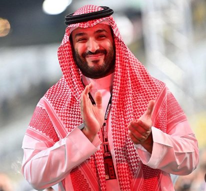 #محمد_بن_سلمان تجده دائماً مبتسماً في كل مكان، أُعجب به العُجمُ والعُربان، روحه تفيض بالحنان، ولشعبه يعطي روح البُشر والإطمئنان، طموحه يناطح العنان، كلماته تثبت في القلوب السكينة والأمان، فلا فرسٌ ولا رومان يستطيعون كسر عزيمة #ابن_سلمان. 

#جابر_الجريدي
