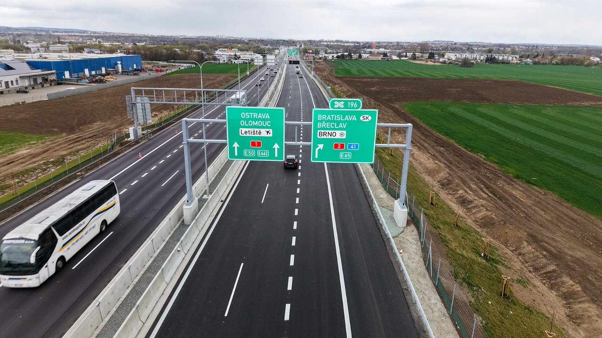 MŽP vydalo souhlasné závazné stanovisko EIA na rozšíření D1 na šestipruhové uspořádání mezi MÚK Kývalka a MÚK Holubice na obchvatu Brna.
Více o tématu 1url.cz/8JHoP