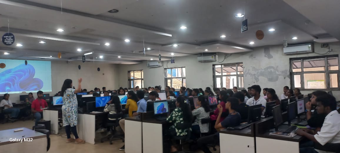 VidyalankarT's tweet photo. 💻 Code, Click, Interact! Our VAC on Interactive Web Development Techniques using React JS empowered students to build dynamic, responsive web apps. #VAC2025 #ReactJS https://t.co/qaNAu4hU0w