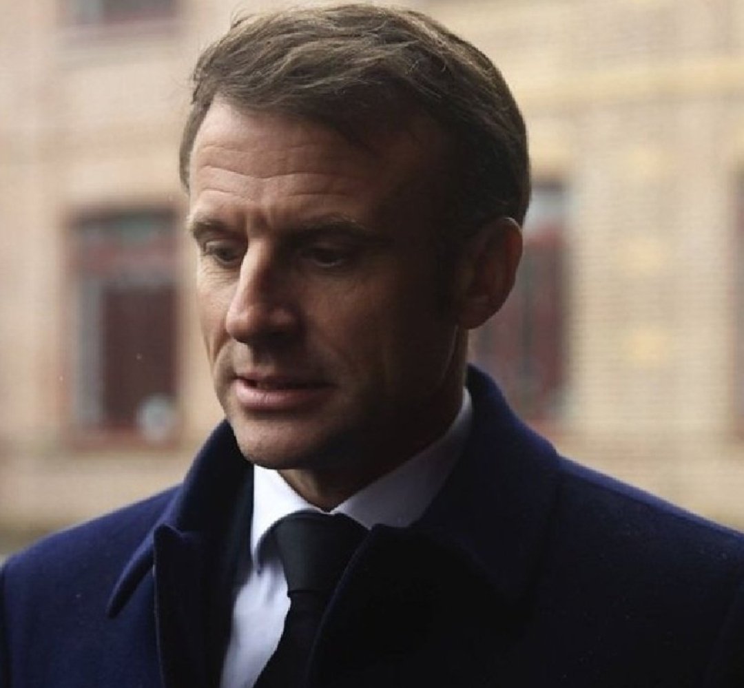 Emmanuel Macron estime que vouloir changer le régime en Iran par la force serait une « erreur stratégique ». 
Et c'est quoi sa stratégie? Se coucher devant eux comme il le fait avec l'Algérie.
C'est un lâche.
#GGRMC #hdpros