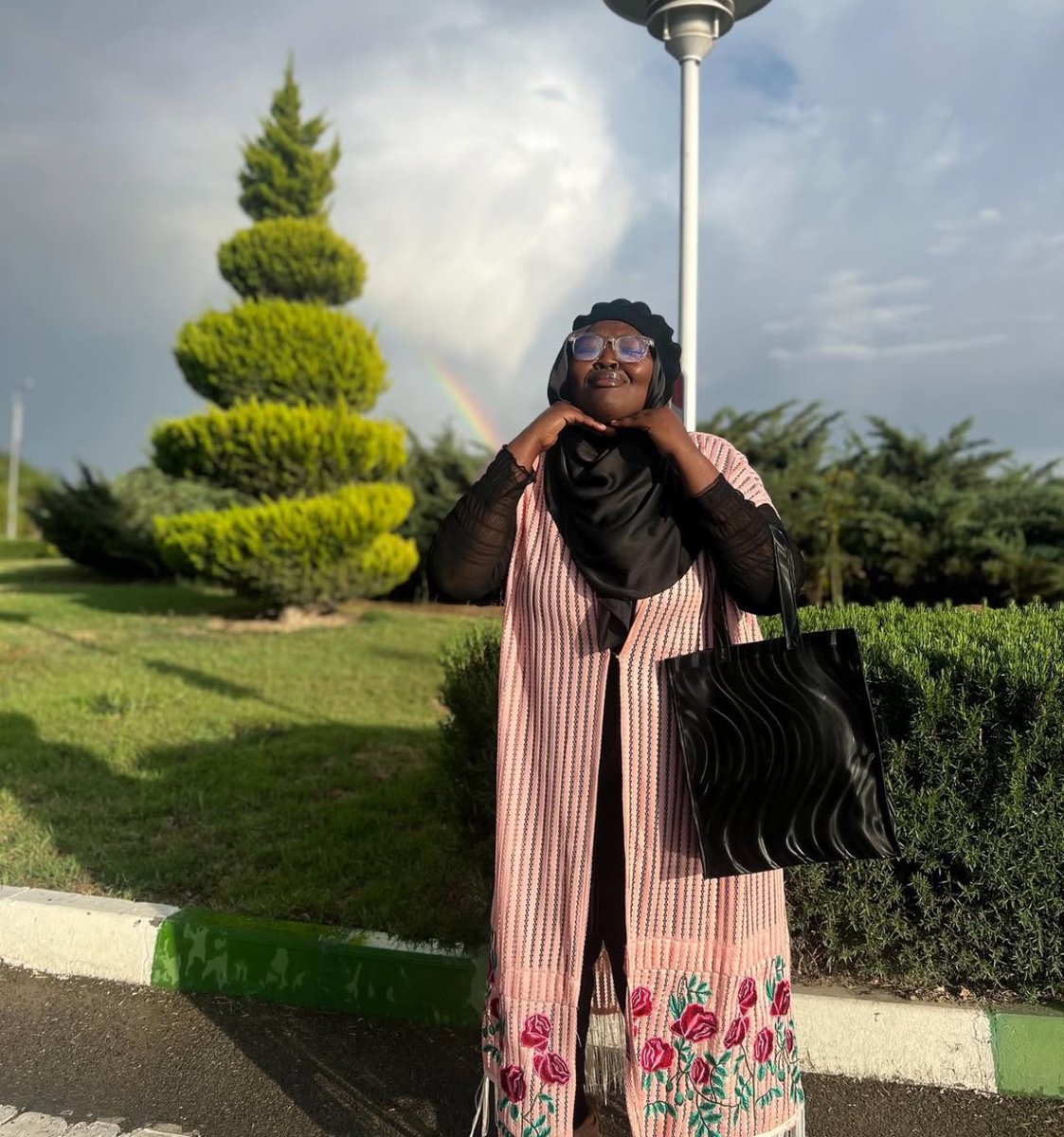 Hello UOX your voice is needed now more than ever according to <a href="/enyahourhawa1/">Hawa Nabukenya</a> there’s atleast 
30 students stuck in Iran 🇮🇷 that need evacuation 

Muslim community stand up 
UOX stand up 
All friends of hawa stand up