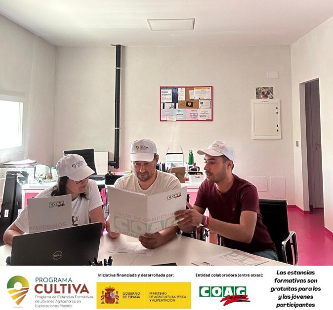 Comienza la estancia 80.2 del #ProgramaCULTIVA en #almendradelpan #Zamora, en <a href="/Agroberry_N/">Agroberry Original from Zamora</a> .
Isaac Gil se formará el cultivo de la zarzamora, la elaboración de productos derivados y su comercialización.
+ ℹ️:
acortar.link/uKNvE4
acortar.link/SZP4P0
@mapagob
<a href="/CoagCyl/">COAG CyL</a>