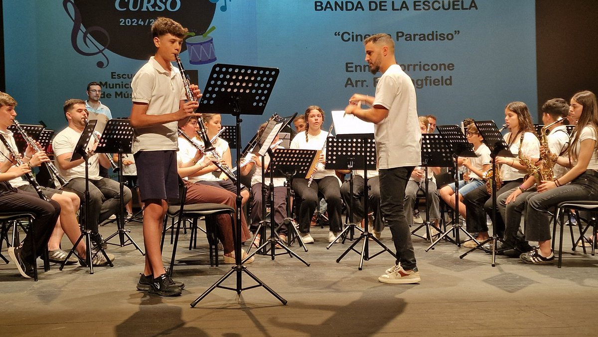 🎶 ¡Qué rato tan bueno hemos pasado esta tarde con los estudiantes de la Escuela Municipal de Música! 👏

Nos han regalado una tarde llena de talento, pasión y mucho arte. 🎼✨

Ha sido un auténtico placer ver todo lo que han aprendido a lo largo del curso.
