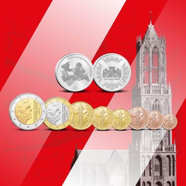 CvdK Hans Oosters nam vorige week het eerste exemplaar in ontvangst van de speciale muntset die de Koninklijke Nederlandse Munt maakte ter ere van 650 jaar Stichtse Landbrief.