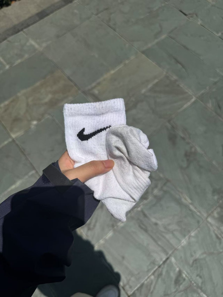 又是艳阳天 是很清爽的味道
#原味棉袜