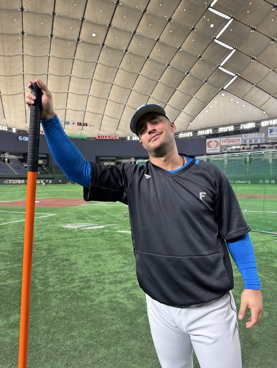 FightersPR's tweet photo. マルティネス選手が合流しました‼

「めちゃめちゃ元気💪準備万端🔥
僕はファイターズの秘密兵器です😎」

#lovefighters https://t.co/uTa8KLpqdc