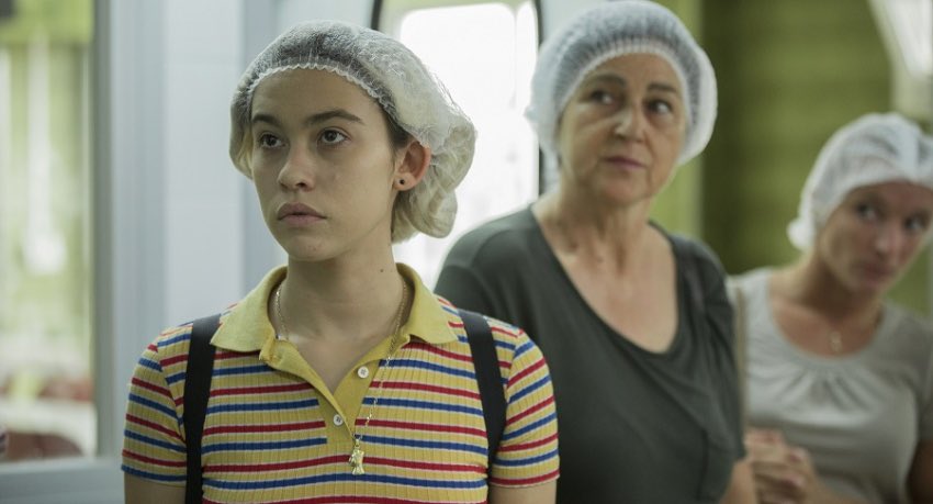 LA HIJA DE UN LADRÓN (Belén Funes, 2019). Greta y Eduard Fernández lo bordan, pero ella es el alma de la película. Sin caer en subrayados facilones, es una buena historia sobre lazos familiares complicados en circunstancias difíciles. Nadie quiere estar solo… Recomendable.