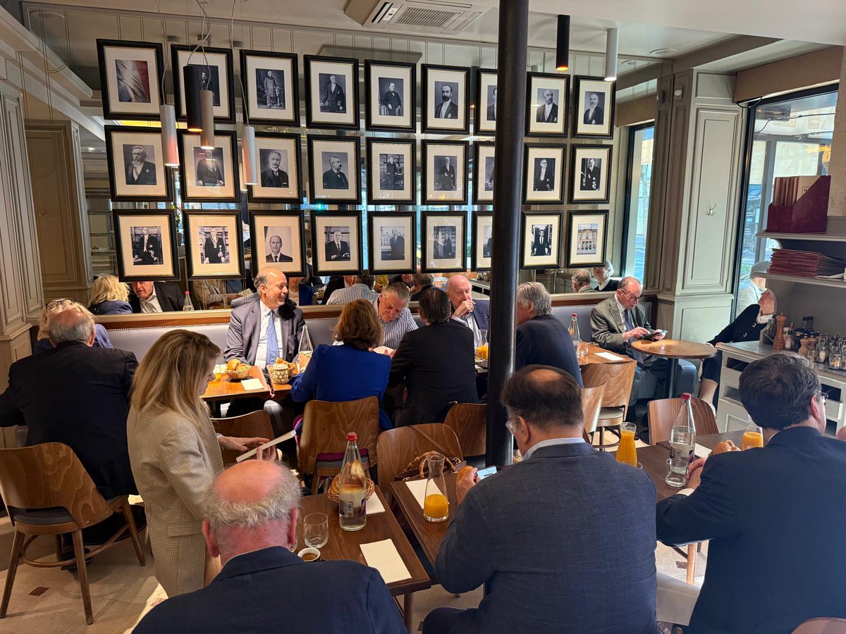 Fondation ValĂ©ry Giscard d'Estaing (@fondation_vge) on Twitter photo đCAFE-DEDICACE I Ce matin a lieu une rencontre amicale de la <a href="/Fondation_VGE/">Fondation ValĂ©ry Giscard d'Estaing</a> autour de <a href="/PatriceDuhamel/">duhamel patrice</a> Ă lâoccasion de la parution de son livre « La Photo : #PĂ©tain et #Mitterrand, lâ#histoire secrĂšte du document qui aurait pu bouleverser la VĂšme #RĂ©publique » (Ed. đCAFE-DEDICACE I Ce matin a lieu une rencontre amicale de la <a href="/Fondation_VGE/">Fondation ValĂ©ry Giscard d'Estaing</a> autour de <a href="/PatriceDuhamel/">duhamel patrice</a> Ă lâoccasion de la parution de son livre « La Photo : #PĂ©tain et #Mitterrand, lâ#histoire secrĂšte du document qui aurait pu bouleverser la VĂšme #RĂ©publique » (Ed.