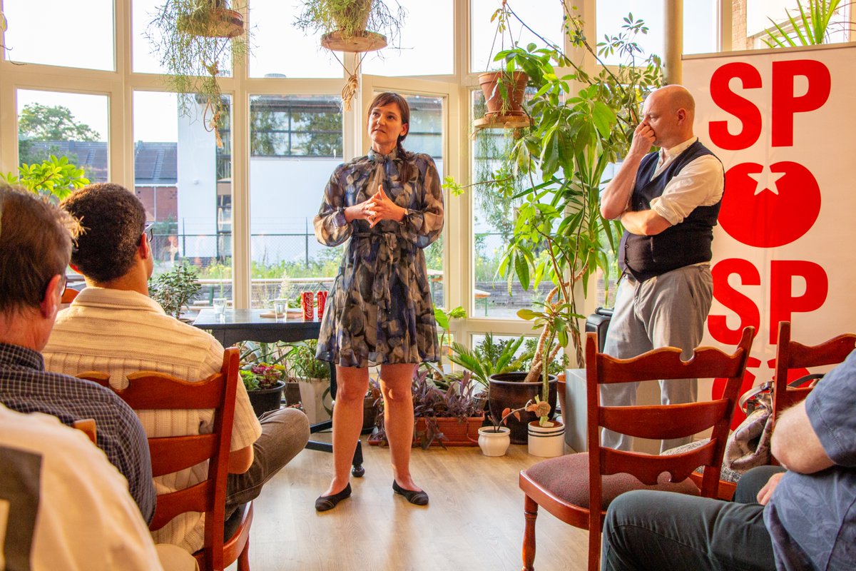 Met <a href="/sarahdobbe/">Sarah Dobbe</a>, Jip van Dort en <a href="/GerrieElfrink/">Gerrie Elfrink</a> bespraken we wegen naar vrede. Veel partijen gaan snel mee met alle oorlogspropaganda. Maar Europese landen geven al drie keer meer uit aan wapens dan Rusland. Meer wapens gaat ten koste van onderwijs, zorg en onze veiligheid.