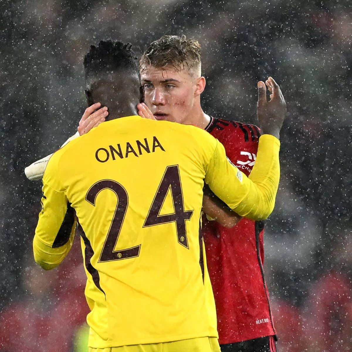 🚨 | André Onana is expected to STAY at Manchester United.

Rasmus Højlund’s preference is also to STAY and fight for his place.

[<a href="/TheAthleticFC/">The Athletic | Football</a>]