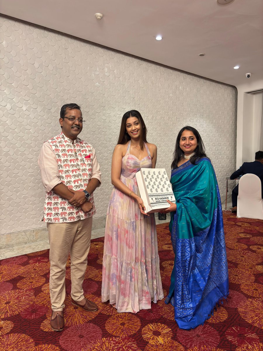 DIISHA (@diisha_official) on Twitter photo Mr. <a href="/Abhijeet_Sinhaa/">Abhijeet Sinha</a> .sinhaa and Ms. Aastha Kukreti Ji warmly welcome Ms. <a href="/DiganganaS/">DiganganaSuryavanshi</a> to the <a href="/diisha_official/">DIISHA</a> X <a href="/Mhfilms171769/">Mhfilms</a> MOU SIGNING CEREMONY, celebrating her advocacy.
#StopWhisperingStartTalking #EarlyDetectionBetterProtection
#Showstopperforacause Mr. <a href="/Abhijeet_Sinhaa/">Abhijeet Sinha</a> .sinhaa and Ms. Aastha Kukreti Ji warmly welcome Ms. <a href="/DiganganaS/">DiganganaSuryavanshi</a> to the <a href="/diisha_official/">DIISHA</a> X <a href="/Mhfilms171769/">Mhfilms</a> MOU SIGNING CEREMONY, celebrating her advocacy.
#StopWhisperingStartTalking #EarlyDetectionBetterProtection
#Showstopperforacause