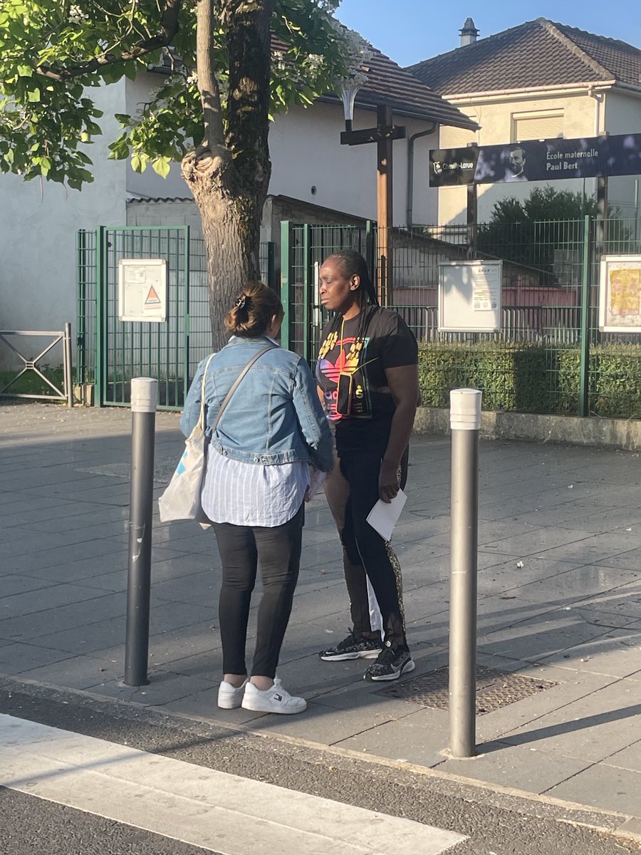 KekeRachel's tweet image. Distribution de tracts ce matin devant l'école Paul Bert pour la réunion publique du 24 juin à Chvilly-Larue à 19h30.
Venez nombreux et nombreuses