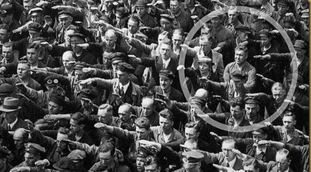 (Fauerzaesp) Fuerzas Especiales (@fauerzaesp) on Twitter photo La pasta que se ha dejado este gobierno en Comunicación Sincronizada entre medios públicos y privados…para que al final sea <a href="/TheObjective_es/">THE OBJECTIVE</a> el que ha levantado las alfombras del poder La pasta que se ha dejado este gobierno en Comunicación Sincronizada entre medios públicos y privados…para que al final sea <a href="/TheObjective_es/">THE OBJECTIVE</a> el que ha levantado las alfombras del poder