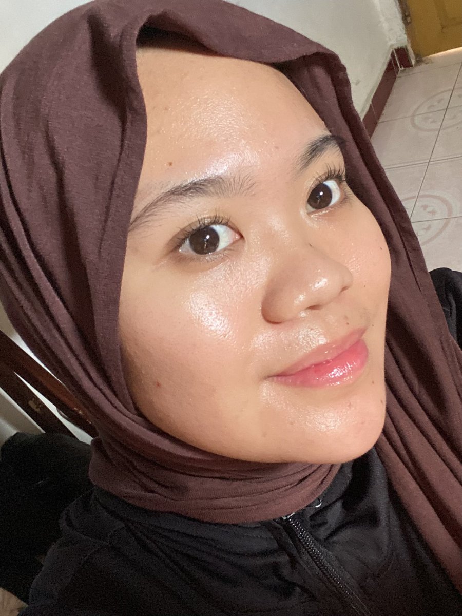Cuma 1 macem skincare doang bisa NOLONG KULIT SENSITIF aku, embryolisse ga main-main jir 😭🫵🏻

Worth the price, worth the money pokonya WORTH IT BGT!!! 

Aku pake tiap hari as a moisturizer dan gokil sih kulit aku sekarang 🥹✨