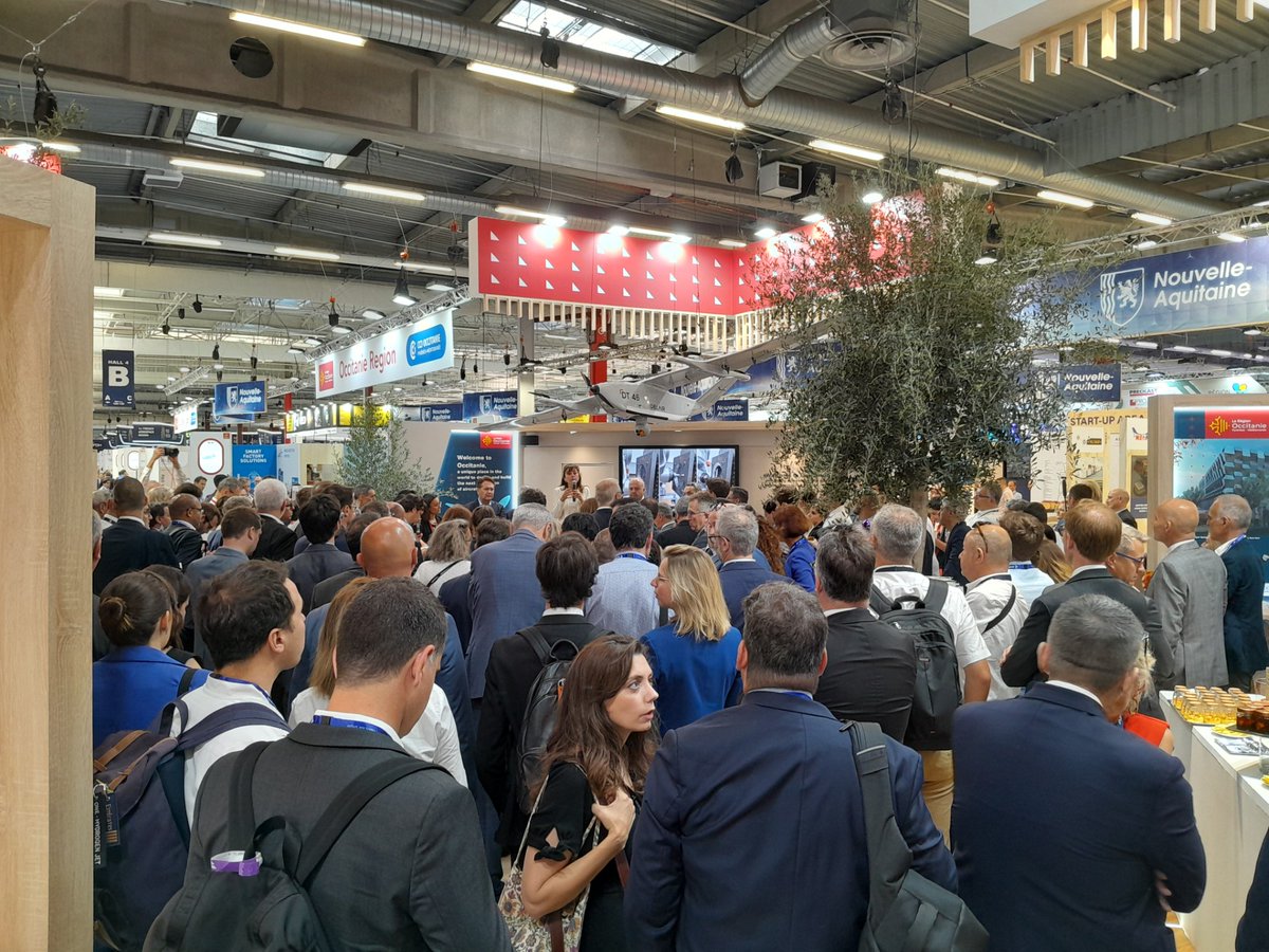 [EN DIRECT]
🥐☕ Ce matin sur le pavillon d'<a href="/Occitanie/">Région Occitanie</a>  au <a href="/salondubourget/">Paris Air Show</a>  :  petit-déjeuner d’échanges inspirant avec les entreprises régionales, en présence de <a href="/CaroleDelga/">Carole Delga</a> !

🤝 L’occasion de réaffirmer notre soutien à l’excellence industrielle et à l’innovation made in