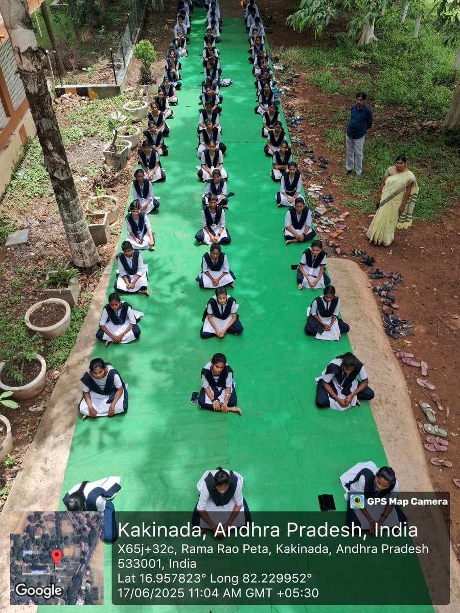 prgcofficial's tweet photo. 🧘♂️ Today’s Yoga Session
An inspiring yoga class conducted by Sadguru Sachidanand ji at our college!
Graced by the presence of our Principal Dr. K. Anjaneyulu garu, PD Varma garu, and Ramana garu.
A step toward wellness and balance! 🌿🕉️
#YogaDay #PRCollege https://t.co/wTHe2tyjxL