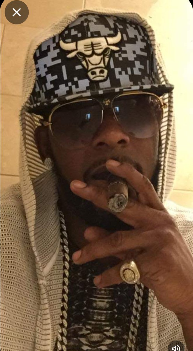 Sweets15189591's tweet photo. R KELLY HAS BEEN RUSHED 2 THE HOSPITAL HE'S BEEN OVERDOSE ON MEDICATIONS 🤔FREE R KELLY ASAP 🙏💙💙🌊💯 https://t.co/T6WjL9XvM4