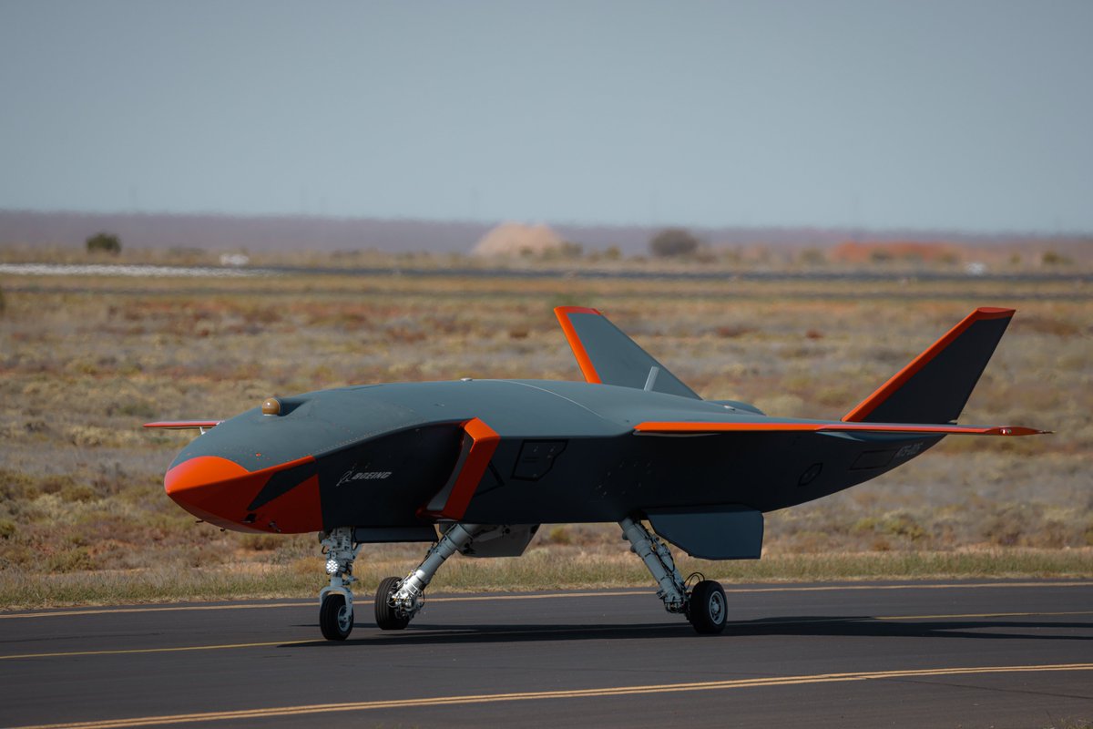 VCDF_Australia's tweet image. ๐ฆ๐บโs MQ-28 Ghost Bat program reached a major milestone this week with an operator aboard a E-7A Wedgetail successfully controlling two MQ-28 aircraft to conduct a mission against an airborne target๐ฏ
Congratulations @BoeingAustralia, #YourADF & all involved in this achievement.